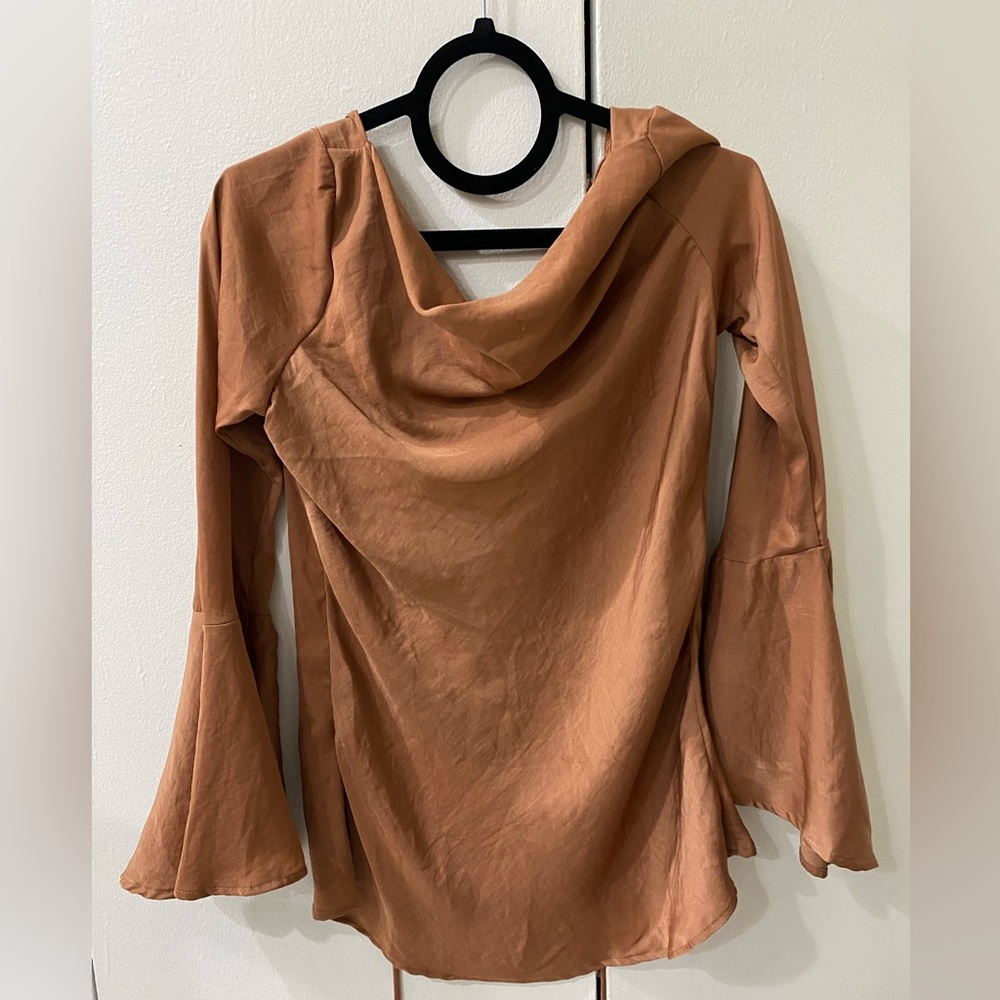 Silky and slouchy long-sleeved blouse